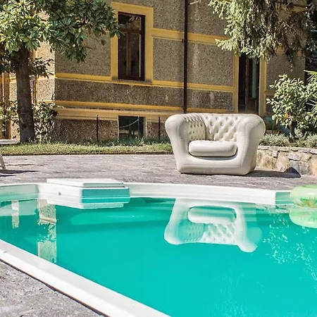 Sleeps 17 With Pool Air Con And Wifi * Moltrasio