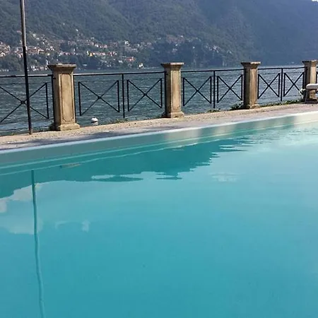 Sleeps 17 With Pool Air Con And Wifi Moltrasio