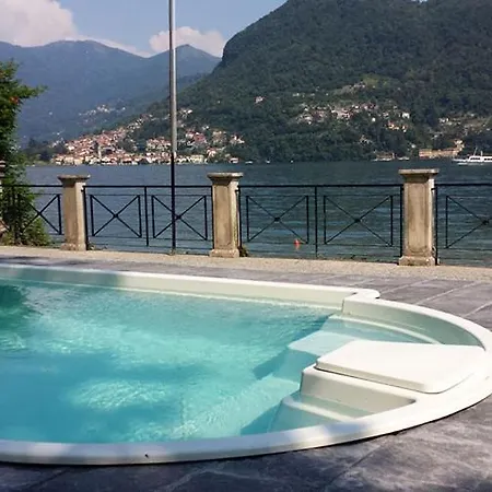 Sleeps 17 With Pool Air Con And Wifi Moltrasio