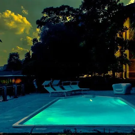 Villa Sleeps 17 With Pool Air Con And Wifi Moltrasio